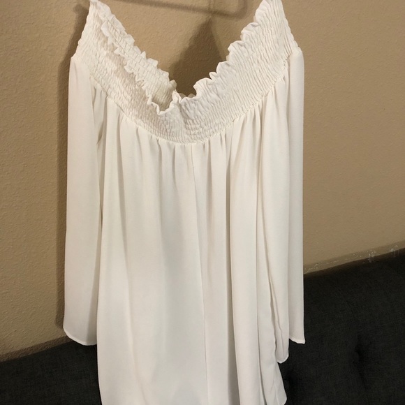 White off the shoulder boutique top - Picture 2 of 3